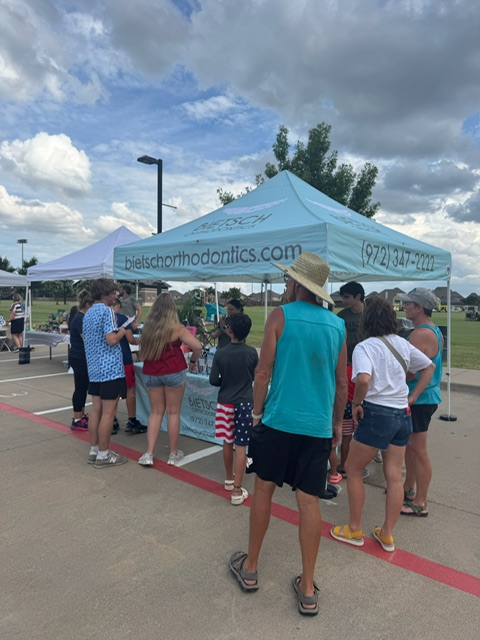 Bietsch Team cutting ribbon
